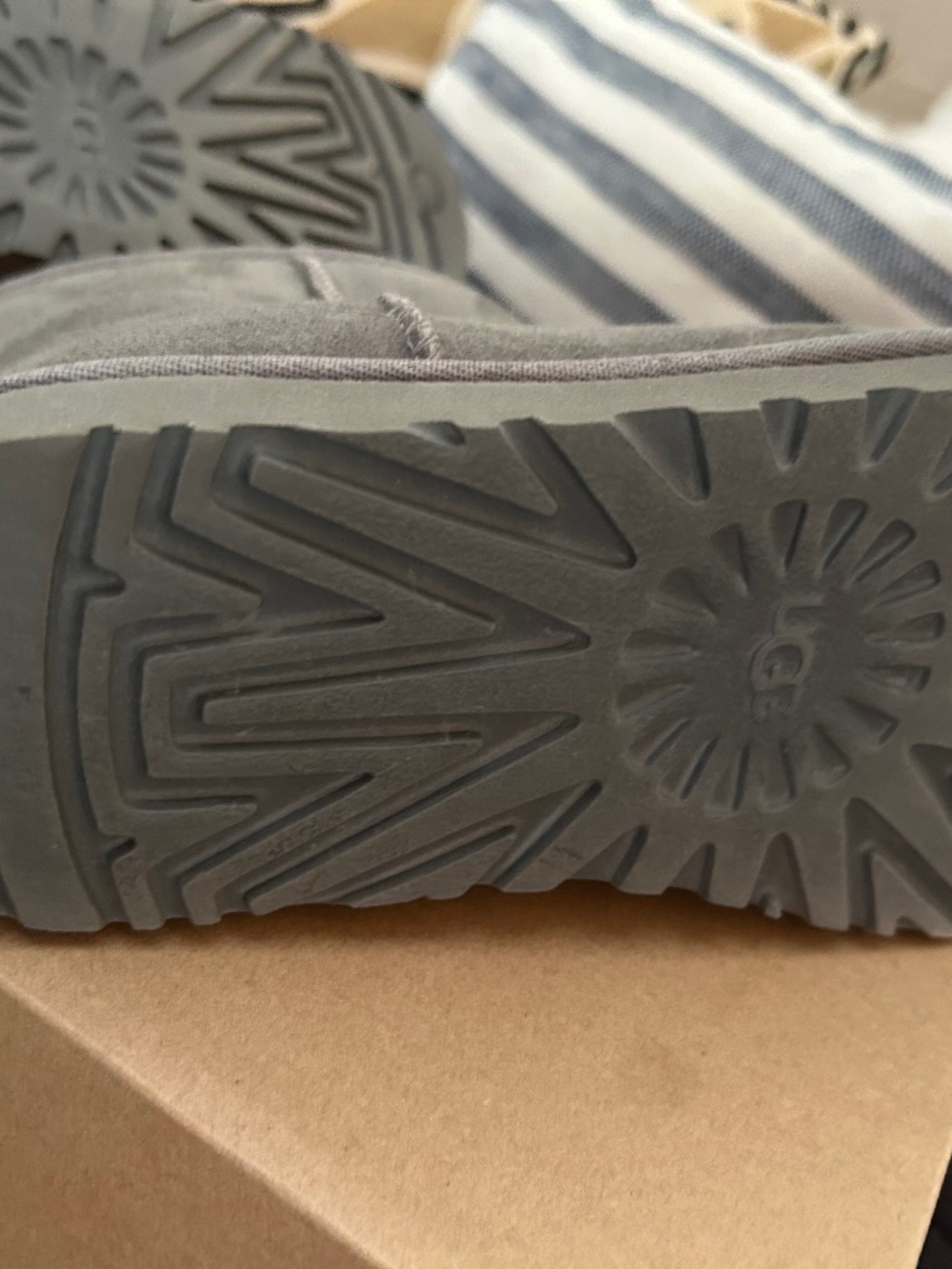 UGG Classic Mini
